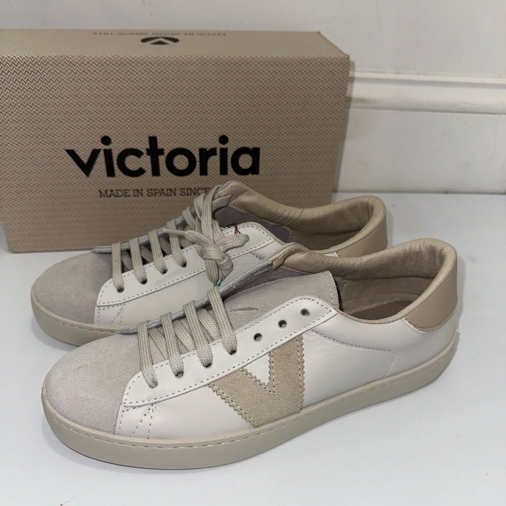 Victoria Sneakers BNIB “Hielo”